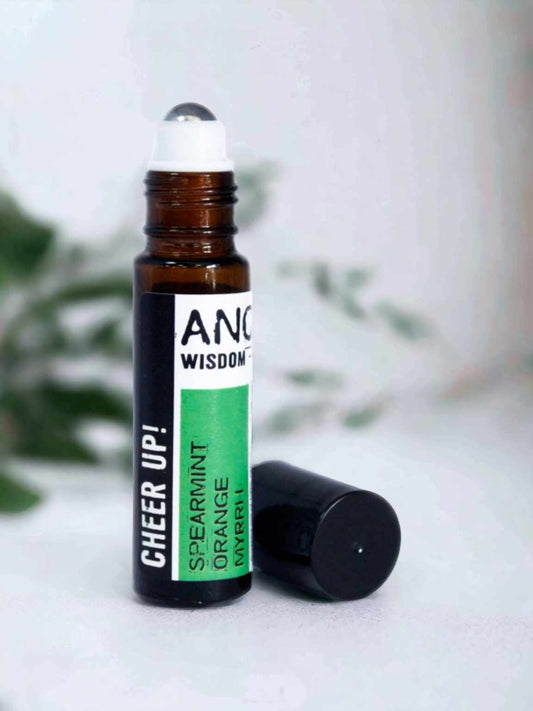 This energising blend of fresh Spearmint, crispy sweet Orange and smoky Myrrh essential oil has an uplifting effect, which could be beneficial for enhancing focus, positivity and optimism.